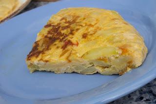 Tortilla de patata, calabacín y pimiento dulce al microondas