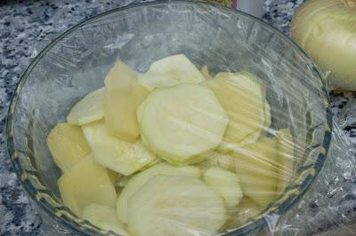 Tortilla de patata, calabacín y pimiento dulce al microondas