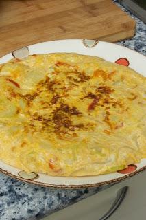 Tortilla de patata, calabacín y pimiento dulce al microondas