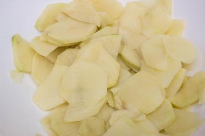 Tortilla de patata, calabacín y pimiento dulce al microondas