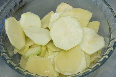 Tortilla de patata, calabacín y pimiento dulce al microondas