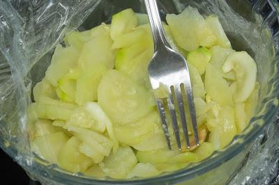 Tortilla de patata, calabacín y pimiento dulce al microondas