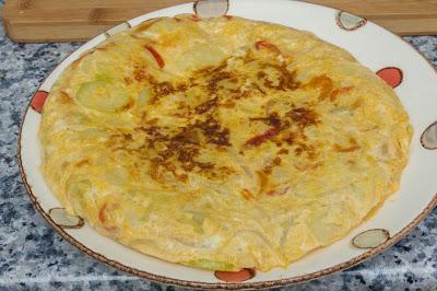 Tortilla de patata, calabacín y pimiento dulce al microondas