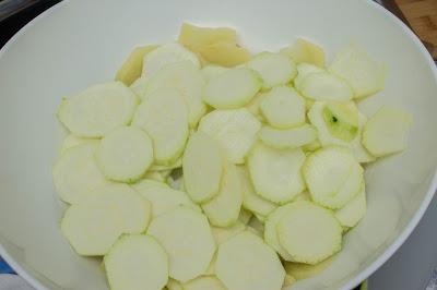 Tortilla de patata, calabacín y pimiento dulce al microondas