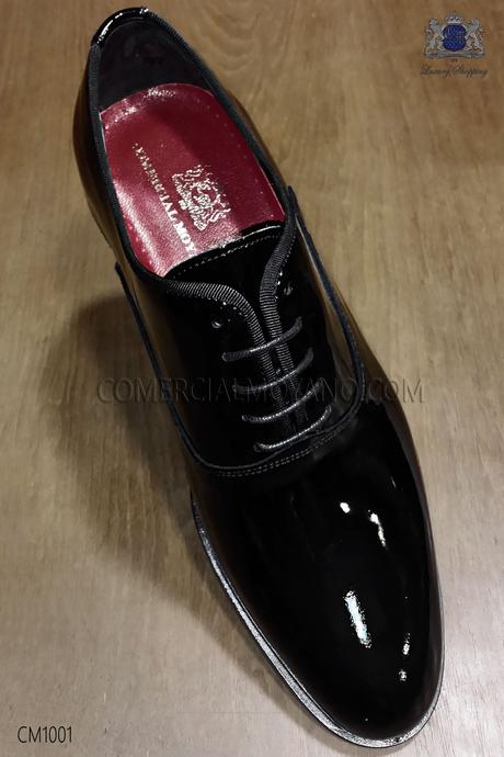 http://www.comercialmoyano.com/es/2070-zapato-francesina-oxford-de-charol-negro-cm1001-comercial-moyano.html