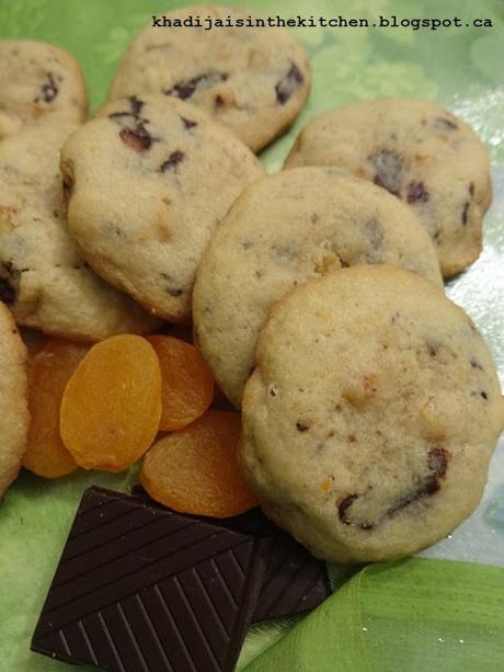 BISCUITS AUX ABRICOTS SECS ET AU CHOCOLAT / DRIED APRICOTS CHOCOLATE COOKIES / GALLETAS CON ALBARICOQUES SECOS Y CHOCOLATE / بسكوي بالمشمش المجفف و الشكولاته