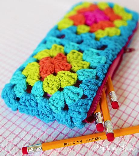 Crochet Granny Square Zippered Pouch Tutorial | Skip to my Lou #crochet #pouch: 