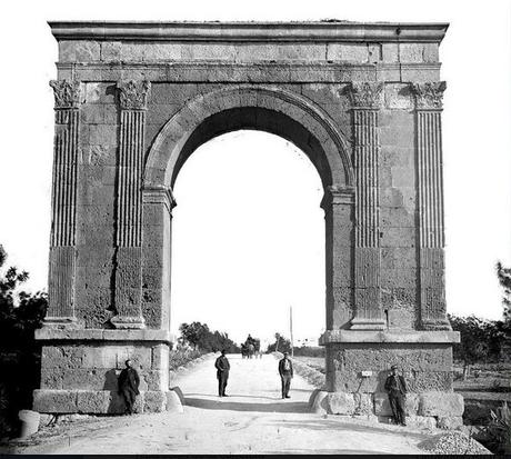 Arc de Triomf de Berà. (  arco de triunfo de Bará )