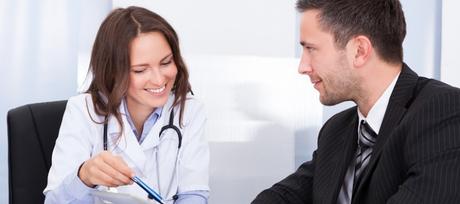 Mercado laboral colombiano requiere de médicos con mentalidad empresarial, coinciden expertos