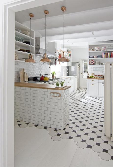 Home tour: un apartamento estilo vintage en blanco