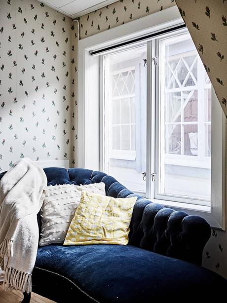 navy blue velvet chaise longue