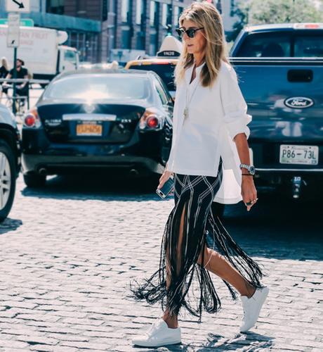 white shirts, white sneakers, casual style