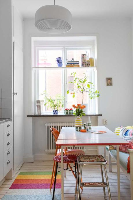 Un apartamento estilo retro y lleno de color