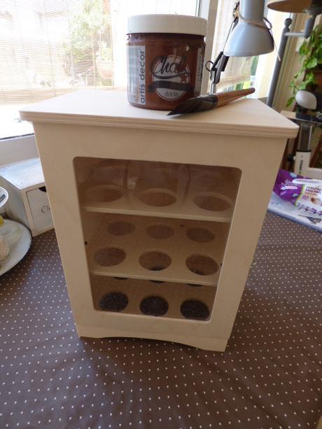 Decorando una huevera