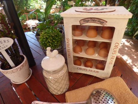 Decorando una huevera