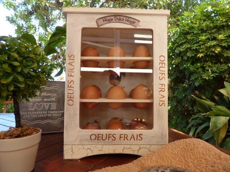 Decorando una huevera