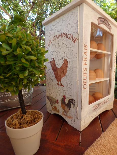 Decorando una huevera