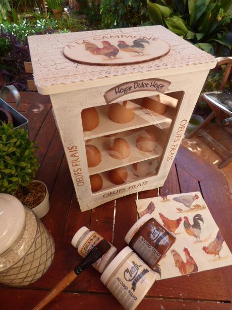 Decorando una huevera