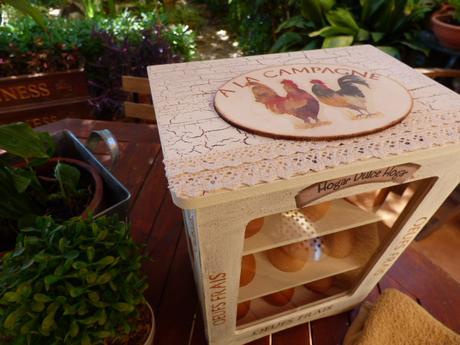 Decorando una huevera