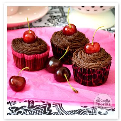 CUPCAKES DE CHOCOLATE Y CEREZA / CHERRY AND CHOCOLATE CUPCAKES