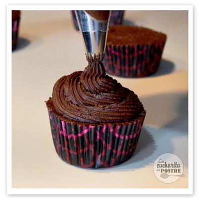 CUPCAKES DE CHOCOLATE Y CEREZA / CHERRY AND CHOCOLATE CUPCAKES