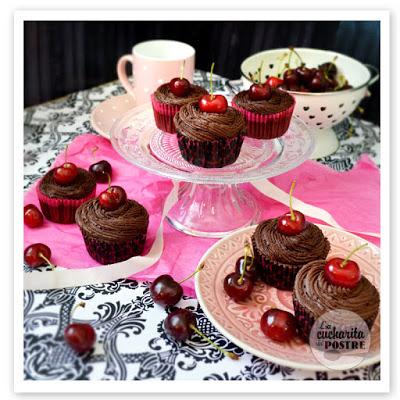 CUPCAKES DE CHOCOLATE Y CEREZA / CHERRY AND CHOCOLATE CUPCAKES