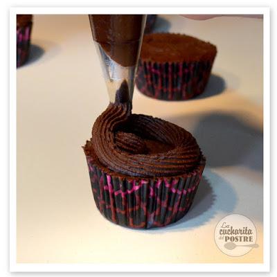 CUPCAKES DE CHOCOLATE Y CEREZA / CHERRY AND CHOCOLATE CUPCAKES