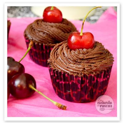 CUPCAKES DE CHOCOLATE Y CEREZA / CHERRY AND CHOCOLATE CUPCAKES