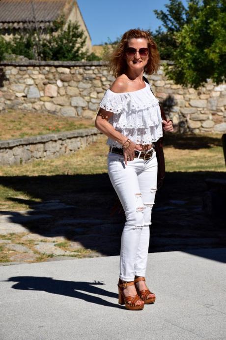 look-outfit-summer-white-total-ripped-off-shoulders