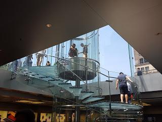 ESTRUCTURA DE VIDRIO: APPLE STORE NYC GLASS CUBE.