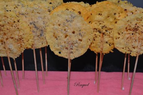 Piruletas de queso parmesano