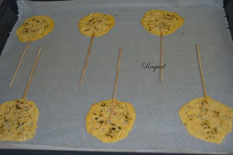 Piruletas de queso parmesano