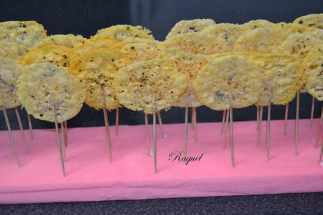 Piruletas de queso parmesano