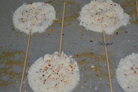 Piruletas de queso parmesano