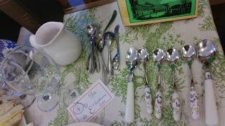 UN VIAJE CON ALICIA EN EL PAIS DE LA LIBRERIA TUUULIBRERIA