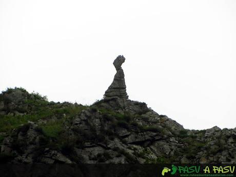 Formación rocosa caliza sobre puente Minero