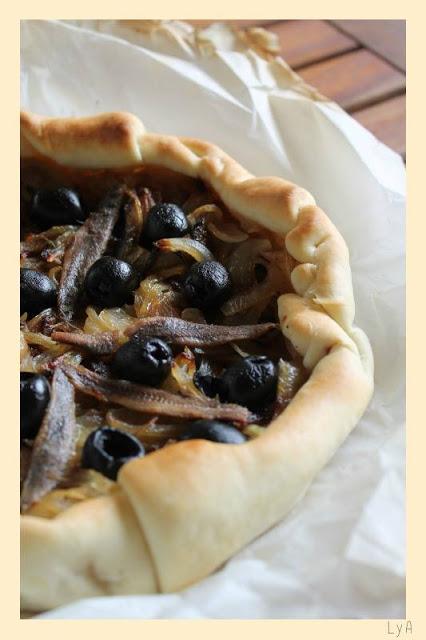 Pissaladiere... la tarta nizarda de cebolla, aceituna y anchoas