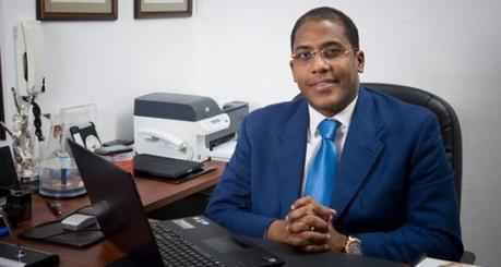 Hiddekel Morrison con lujoso sueldo en el Estado Dominicano hiddekel-Morrison-620x330