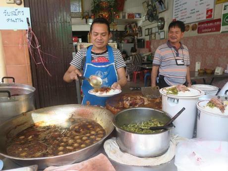 Videoblog: Las cremas de la felicidad prueban eficacia en Bangkok