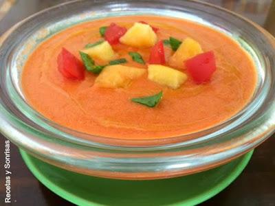 GAZPACHO DE TOMATE Y NACTARINAS