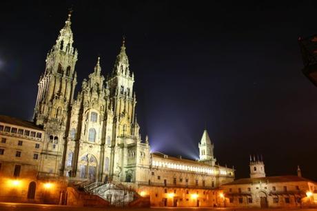 santiago_de_compostela_obradoiro-830x553