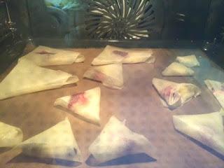 PAQUETITOS DE BRICK CON PLATANO, FRAMBUESA Y CHOCOLATE