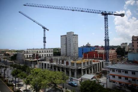 obreros-indios-trabajando-en-La-Habana-hotel-calle-prado