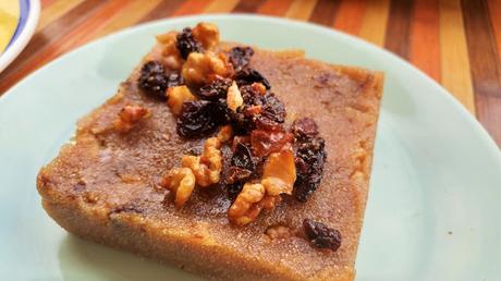 Postre hindú de sémola de trigo Sooji Halwa