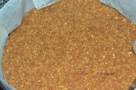 Tarta fria de yogur griego y moras silvestres