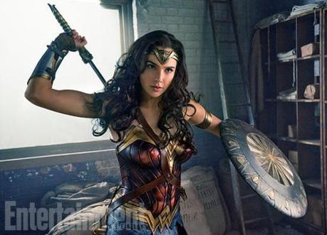 Comic-Con 2016: Primer afiche de Wonder Woman con @GalGadot