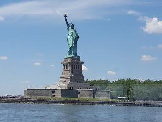 LA ESTATUA DE LA LIBERTAD: UN REGALO EMBLEMATICO