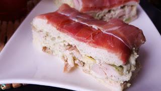 Pastel de serranito con aguacate