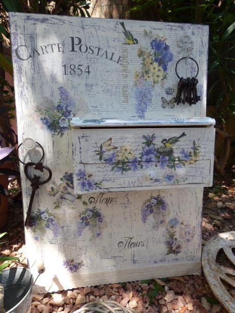 Con una antigua puerta.......