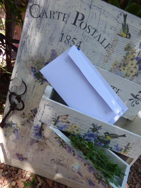 Con una antigua puerta.......